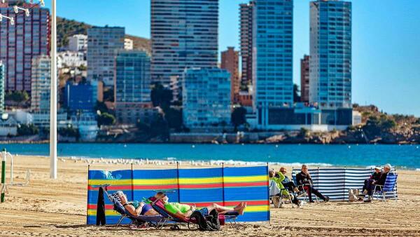 El «cierre» turístico de la Costa Blanca se cobra un negocio de 6.000 millones 