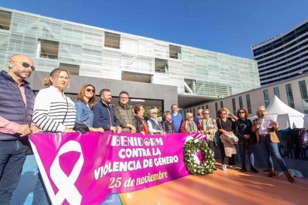 Danza con ‘Yo y la otra’, dentro de los actos programados en Benidorm con motivo del 25N 