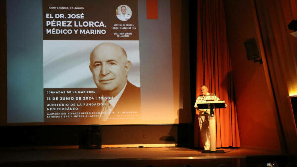 Una conferencia sobre José Pérez Llorca ofrece una semblanza del médico y marino benidormense a lo largo del siglo XX 