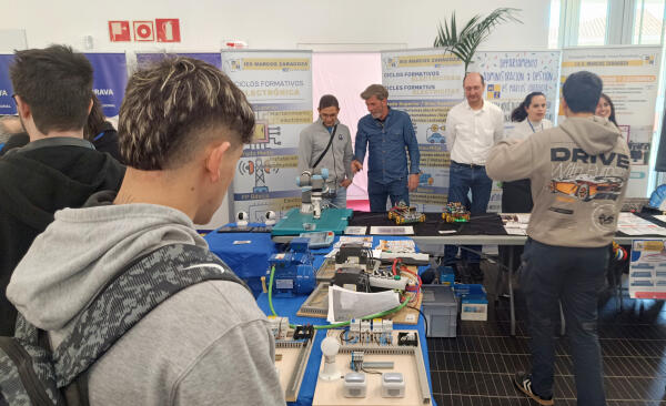 M&aacute;s de 800 estudiantes participan en las XIV Jornadas &ldquo;Ori&eacute;ntate La Vila 2026&rdquo; celebradas en Villajoyosa 