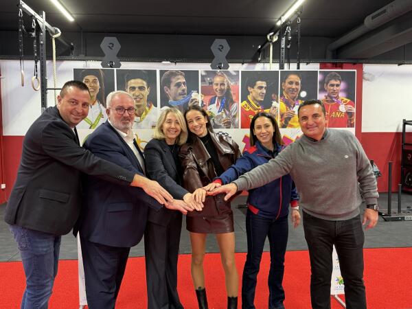 Tres medallistas ol&iacute;mpicas inauguran la secci&oacute;n de Taekwondo del Combat Sports Center La Nuc&iacute;a