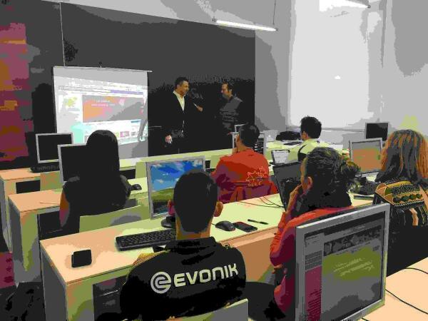 La Nuc&iacute;a &middot; 30 personas se forman en  &ldquo;Redes Sociales para Clubs Deportivos&rdquo; 