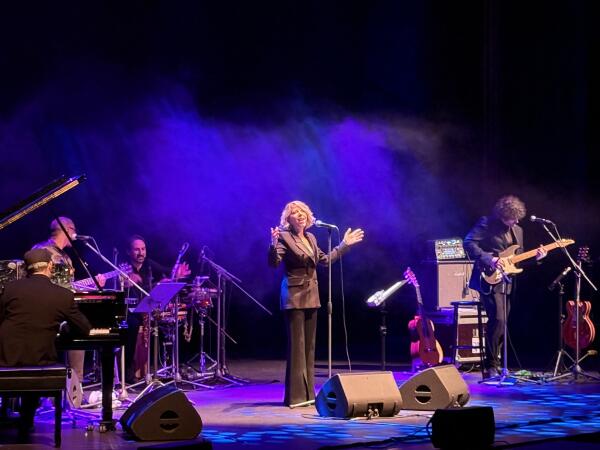 Sole Gim&eacute;nez finaliz&oacute; su gira de &ldquo;40 aniversario&rdquo; en La Nuc&iacute;a