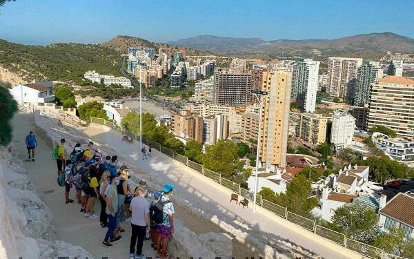 Con una visita al &lsquo;Castellum&rsquo; del Tossal de La Cala, llega a su fin el Verano 2020 de Juventud