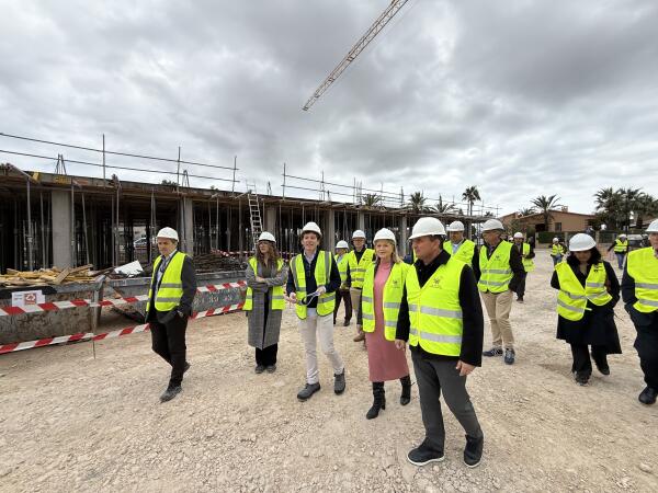 La consellera de Educaci&oacute;n visita las obras del Tercer Colegio de La Nuc&iacute;a