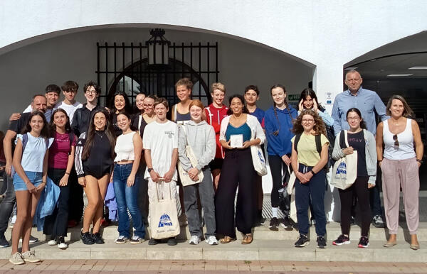 El alcalde y la edil de Educación reciben el alumnado francés que se encuentra de intercambio a Altea 