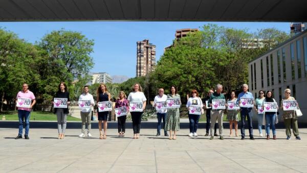 Benidorm muestra su repulsa ante el último asesinato por violencia de género, ocurrido en Jerez de la Frontera 