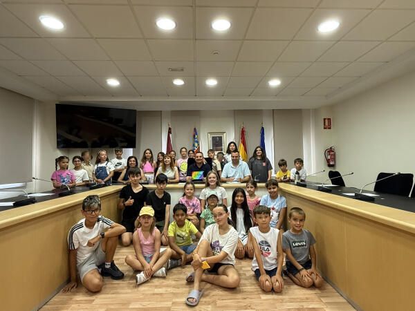 Los delegados del Cole Muixara realizan sus peticiones al alcalde de La Nucía 