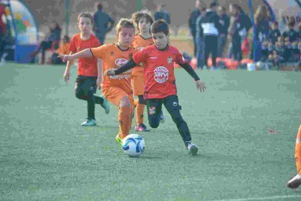 La Nuc&iacute;a &middot; M&aacute;s de 300 ni&ntilde;os participaron en una Jornada de Convivencia de Les Escoles VCF