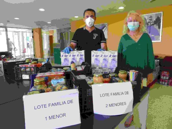 El Ayuntamiento de La Nuc&iacute;a dona &ldquo;lotes de comida&rdquo; a 117 escolares. 