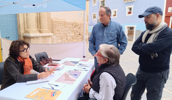 La S&iacute;ndic de Barri Rosa Llorca se re&uacute;ne con los vecinos del casco hist&oacute;rico y playa Centro