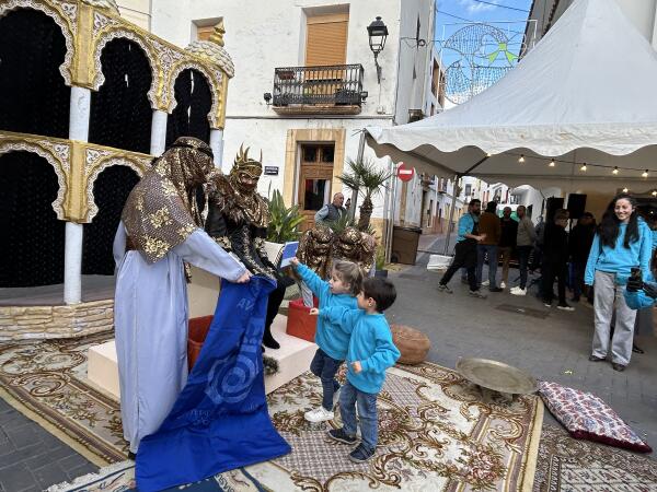 El Paje Real recogi&oacute; las cartas de l@s ni&ntilde;@s de La Nuc&iacute;a