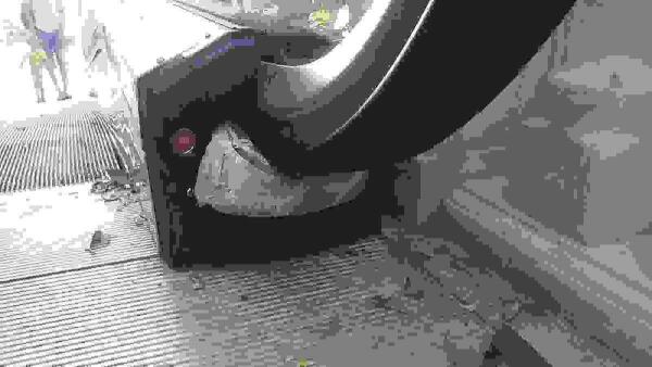 La Vila &middot; Un acto vand&aacute;lico inhabilita una de las rampas mec&aacute;nicas del parque Censal 