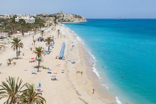 La Vila Joiosa renueva la concesión de sus cinco Banderas Azules para las playas Centro, Bol Nou, Varadero, La Caleta y Paradís