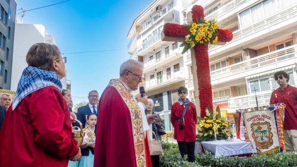 Benidorm celebra con emoción la tradicional Festa de la Creu