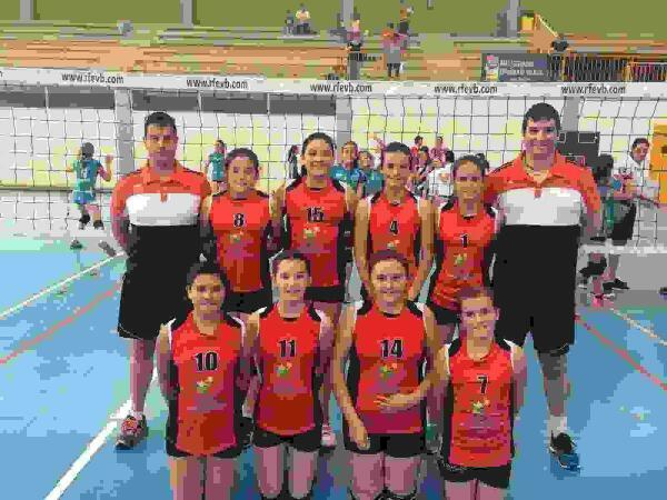 Las alevines del Voley La Nuc&iacute;a &lsquo;rozan&rsquo; la clasificaci&oacute;n para el Nacional 