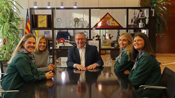 Las &lsquo;fadrines&rsquo; de la Festa del Roser organizan un &lsquo;tardeo&rsquo; navide&ntilde;o el pr&oacute;ximo 27 de diciembre