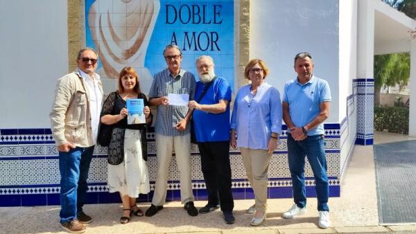 El libro ‘Benidorm, donde el sol sale para todos’ recauda casi 3.500 euros para el Doble Amor 