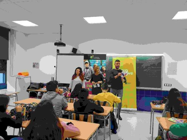 La Nuc&iacute;a &middot; Juventud presenta en el Instituto  las &ldquo;posibilidades&rdquo; del Centre Juvenil 