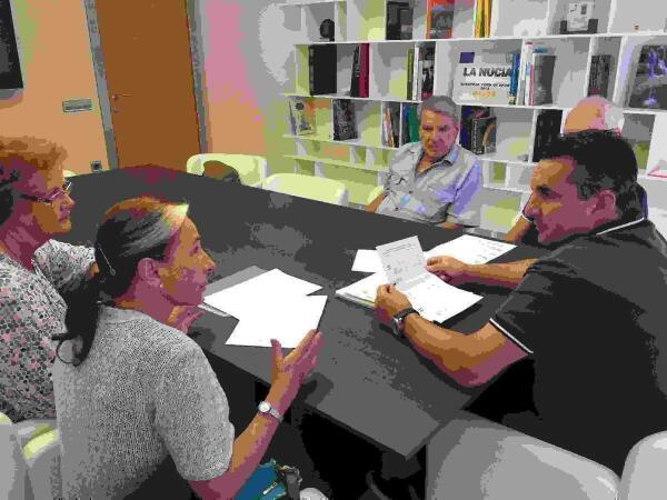 La Nuc&iacute;a &middot; El alcalde se re&uacute;ne con los vecinos de Panorama  por las &ldquo;molestias ac&uacute;sticas&rdquo;  de un Hotel de Benidorm