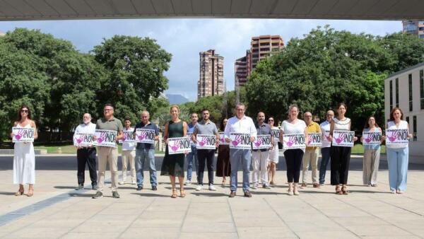 Benidorm expresa su repulsa por el último crimen machista cometido en Humilladero (Málaga) sobre una mujer de 54 años