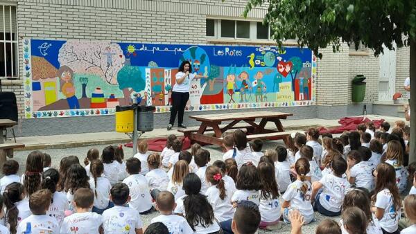 El CP Les Rotes inaugura un mural por su 40 aniversario 