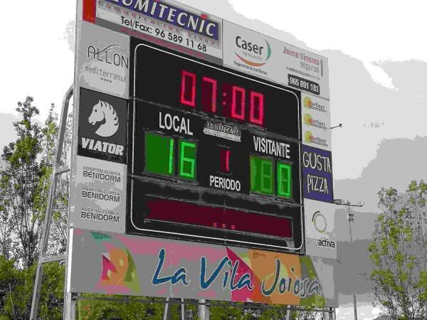 El Ayuntamiento repara el marcador del campo de rugby de la Vila  