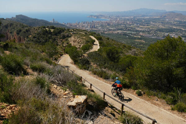 El mercado checo se interesa por la oferta cicloturista y de naturaleza de la Costa Blanca 