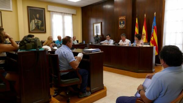  El Ayuntamiento constituye el Órgano Gestor de Playas que coordina las tareas de todos los departamentos  implicados en el mantenimiento y la calidad de las playas 