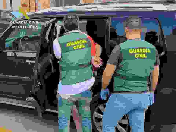 La Guardia Civil detiene en El Ejido (Almer&iacute;a) a una persona por estafar, presuntamente, a varios empresarios frut&iacute;colas de la Vega Baja.