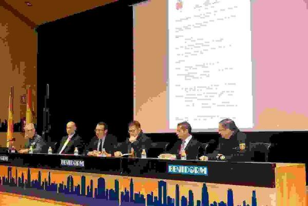 Benidorm &middot; Agentes de Polic&iacute;a Local y Nacional participan en unas jornadas de formaci&oacute;n con jueces y fiscales 
