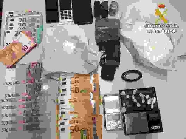 La Guardia Civil desarticula dos puntos de venta de drogas en Crevillente