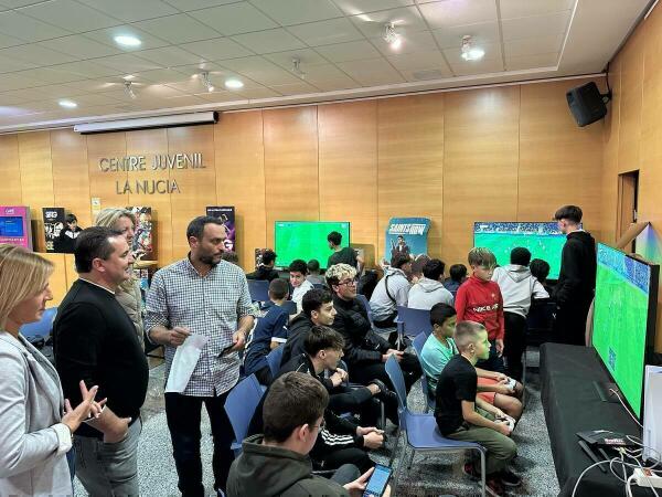 La X Party Tecnológica llenó de videojuegos el Centre Juvenil  