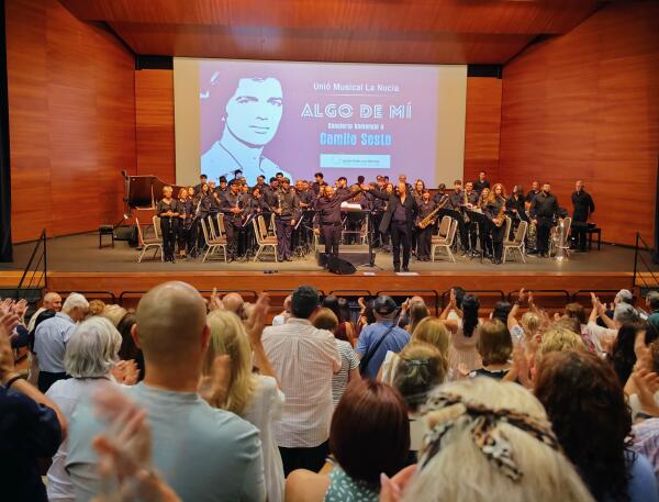 La Unió Musical La Nucía homenajeó a Camilo Sesto en l’Auditori 