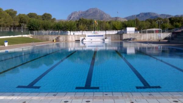 Benidorm solicita dos subvenciones para la mejora de la piscina municipal y la sustitución de la cubierta del trinquet Vicente Pérez Devesa 