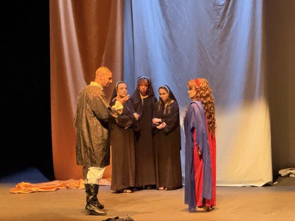 400 alumnos del Instituto en la sesi&oacute;n de Teatro Cl&aacute;sico con &ldquo;Medea&rdquo;