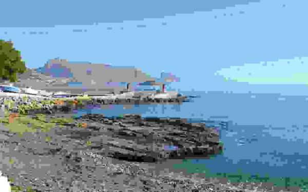 El Ayuntamiento informa de que el ConsellAssessor i de Participaci&oacute; de MediAmbient aprueba la declaraci&oacute;n de la Cala del Soio como Monumento Natural. 