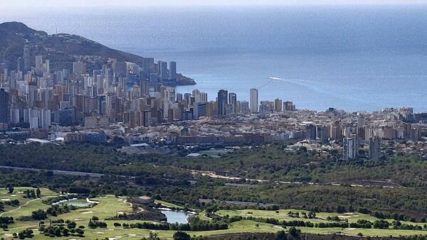 Benidorm inicia la licitación para adquirir cinco lotes de contenedores de recogida selectiva de residuos 