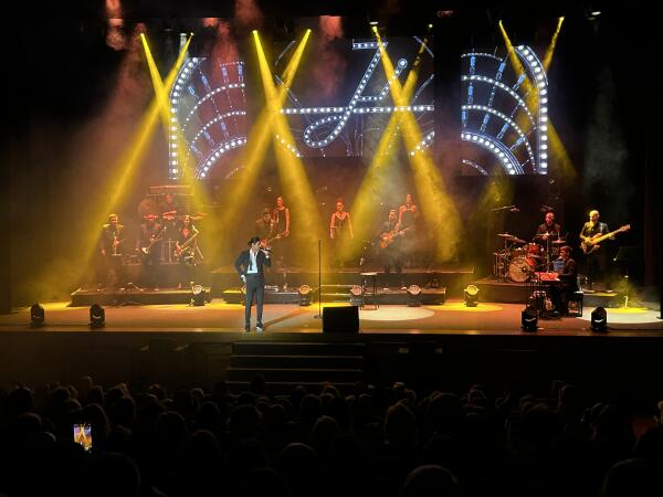 La Nuc&iacute;a acogi&oacute; el estreno de la gira de Julio Iglesias Jr. con lleno absoluto