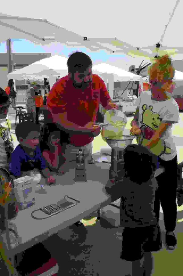 La Nuc&iacute;a &middot; El Mercat de la Terra &lsquo;se refresc&oacute;&rsquo; con un taller de granizados