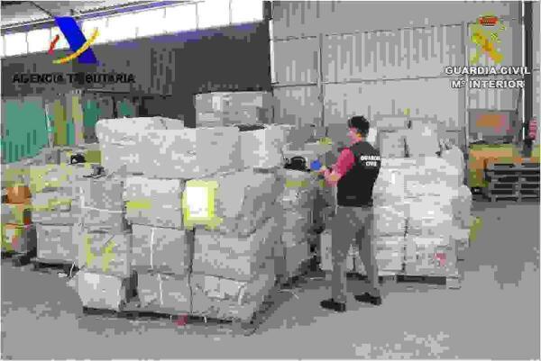 La Guardia Civil y la Agencia Tributaira incautan en el Puerto de Alicante objetos falsificados por valor de m&aacute;s de 13 millones de euros