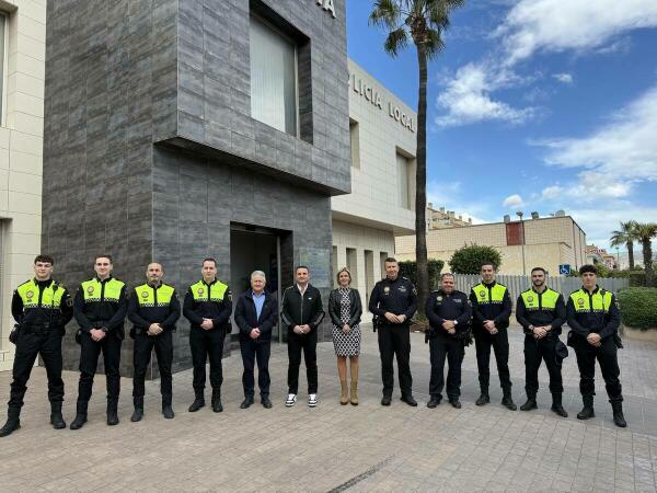 7 policías toman posesión de su plaza en prácticas