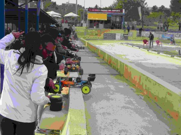 106 coches compitieron en el Nacional de Radio Control