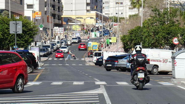 El Ayuntamiento de la Vila Joiosa firma la recepción de las obras de accesibilidad y pavimentación de la avenida Mariners de la Cala