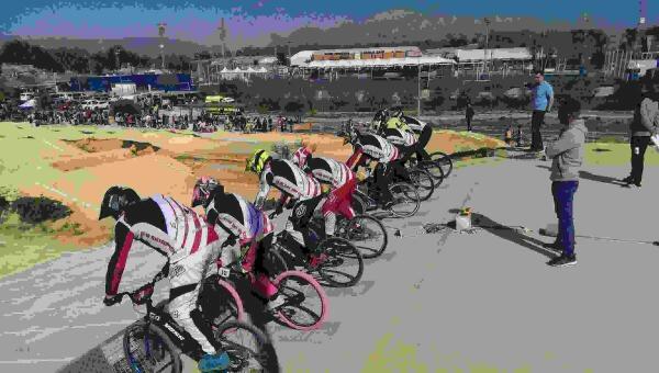 Mikalet e Iv&aacute;n Sola subieron al p&oacute;dium en el  &ldquo;arranque&rdquo; del Auton&oacute;mico de BMX en La Nuc&iacute;a
