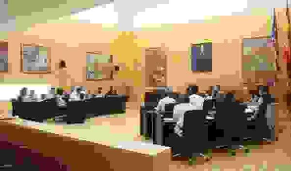 Benidorm desbloquea la ordenanza de publicidad y la implantación de estaciones de servicio de diferentes combustibles 
