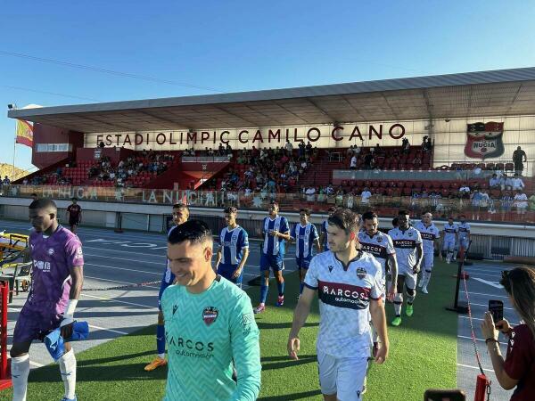 El Alavés empató 1-1 con el Levante en La Nucía  