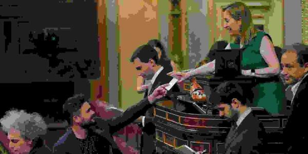 Un error de dos diputados hace fracasar la renovaci&oacute;n de la c&uacute;pula de RTVE