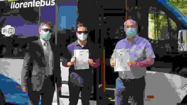 Avanza hace entrega del certificado de buenas pr&aacute;cticas ante la COVID-19 al transporte urbano de la Vila Joiosa. 