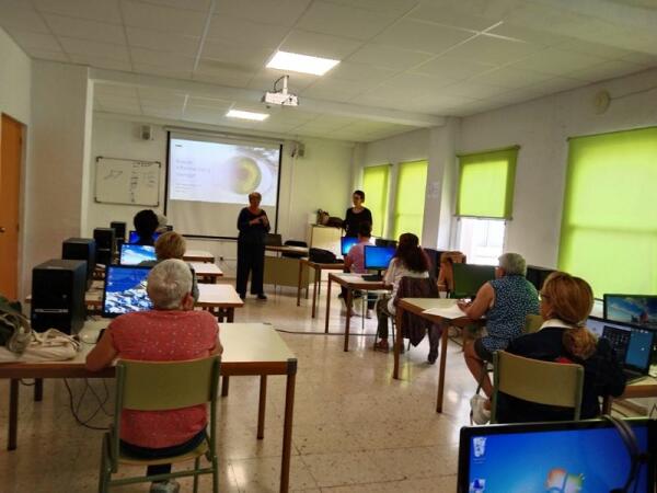 Igualdad pone en marcha un curso destinado a romper la brecha digital de género 